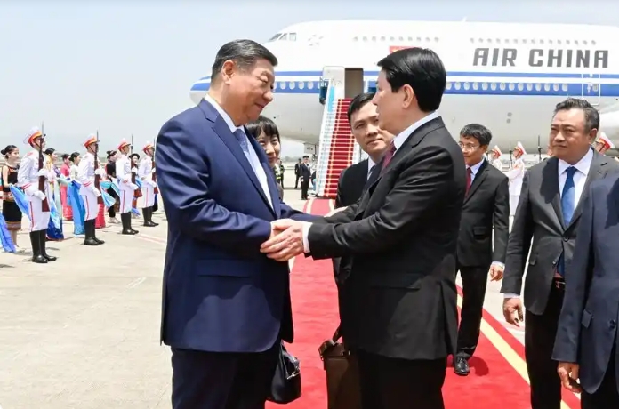 習(xí)近平抵達河內(nèi)對越南進行國事訪問
